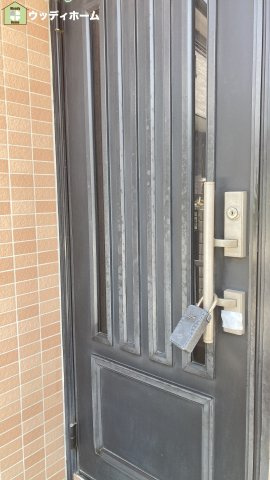 草加市遊馬町　中古一戸建ての玄関