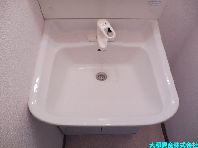 アネーロ・ヒルの独立洗面台