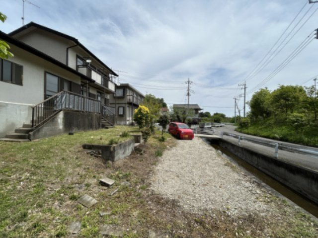 あきる野市牛沼　閑静な住宅街の中古戸建！土地広々約145坪！の前面道路含む現地写真
