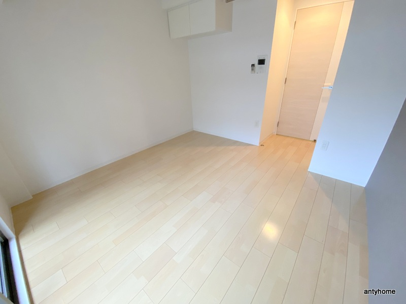 セレニテ上町台　仲介手数料無料の居間・リビング