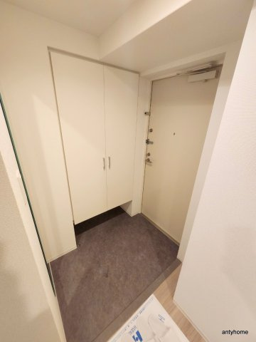 セレニテ本町リアン　仲介手数料無料の玄関