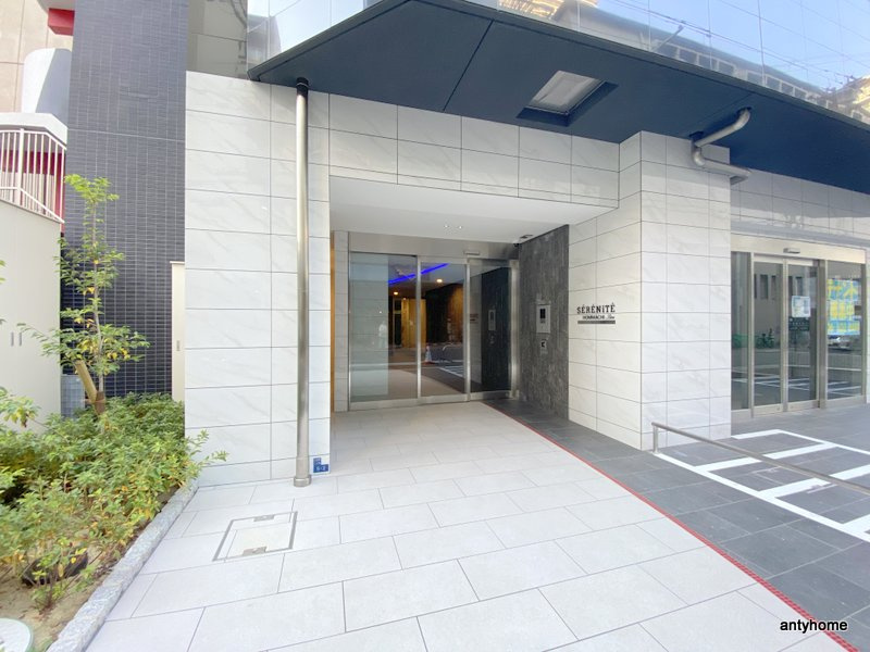 セレニテ本町リアン　仲介手数料無料のエントランス