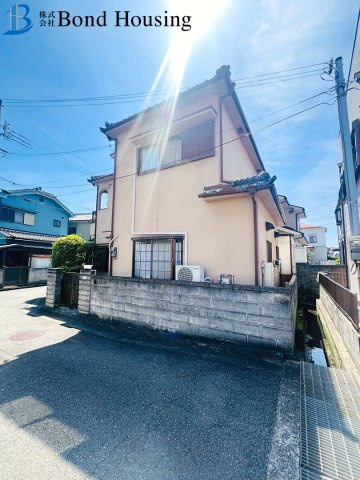 南東角地で陽当たり良好　大久保町西島　中古戸建の前面道路含む現地写真