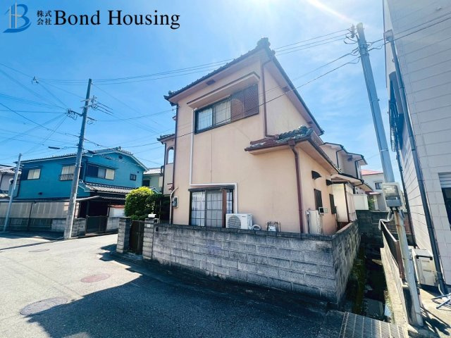 南東角地で陽当たり良好　大久保町西島　中古戸建の前面道路含む現地写真
