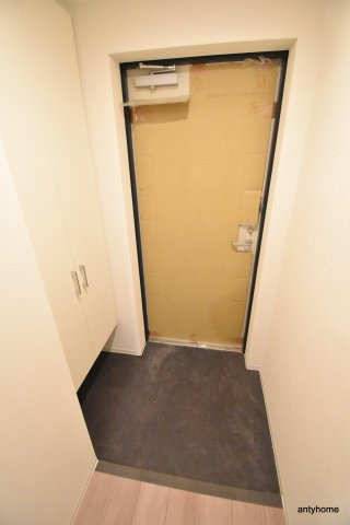 セレニテ西中島アリア弐番館　仲介手数料無料の玄関