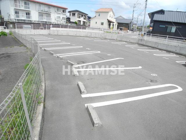 elegance Iの駐車場