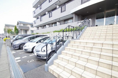 【駐車場】 | ラ・プランタン | 敷地内駐車場完備