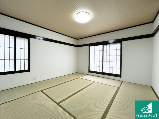 神戸市北区鹿の子台南町　中古一戸建ての和室|あると便利な和室は客間としてだけでなく、小さなお子様のプレイルームや食後のくつろぎスペースとしてもご利用いただけます。収納もついていますので大活躍間違いなし！
