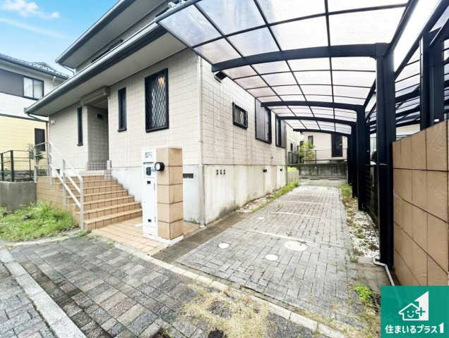 神戸市北区鹿の子台南町　中古一戸建ての駐車場|３台分の駐車スペース有り！急な来客でも安心です！