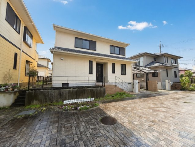 神戸市北区鹿の子台南町　中古一戸建ての外観|周辺は落ち着いた街並みの住宅地！子育てがしやすい住環境です！気になることがありましたら、お気軽にお問い合わせください！