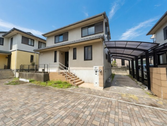 神戸市北区鹿の子台南町　中古一戸建ての外観|周辺は落ち着いた街並みの住宅地！子育てがしやすい住環境です！気になることがありましたら、お気軽にお問い合わせください！