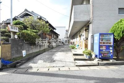 高安マンションのエントランス