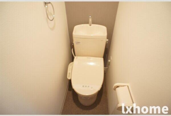ハコス摂のトイレ|落ち着いた色調のトイレです