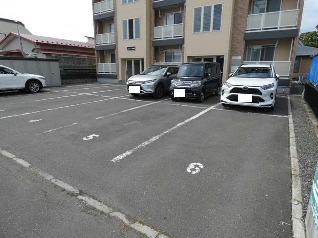 セレーノ壱番館の駐車場