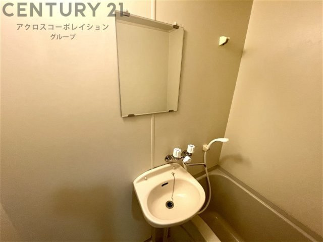 浴室内に洗面台がついてます！