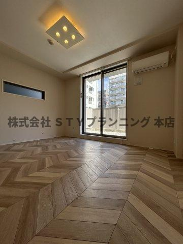 仲介手数料０円！LUORE浄心の居間・リビング