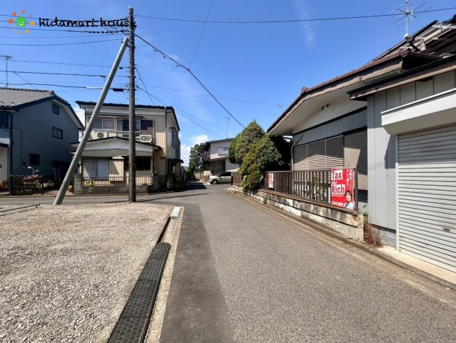 上尾市南545番　新築戸建　ハートフルAの前面道路含む現地写真