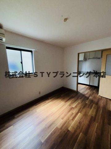 仲介手数料0円！エーデルワイスの居間・リビング