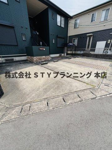 仲介手数料0円！エーデルワイスの駐車場