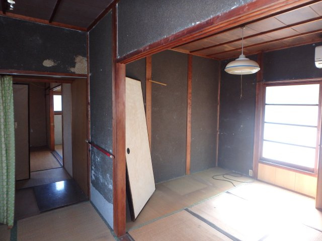 3軒長屋の借家の内装