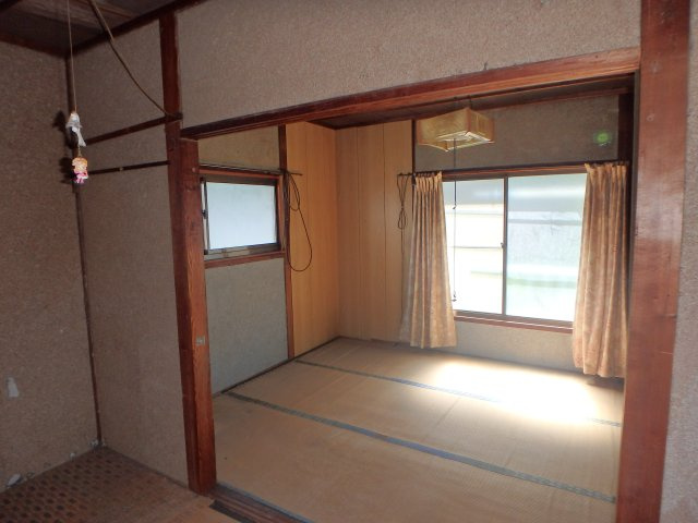 3軒長屋の借家の内装