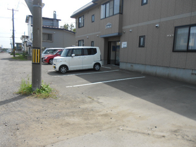 ハイツクレールの駐車場