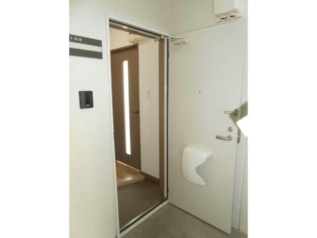 ハイツクレールの玄関