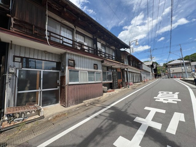 【前面道路含む現地写真】 | 安中市松井田町松井田　店舗兼住居　