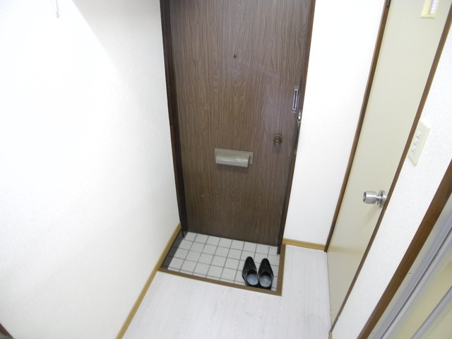 シャトル清水の玄関