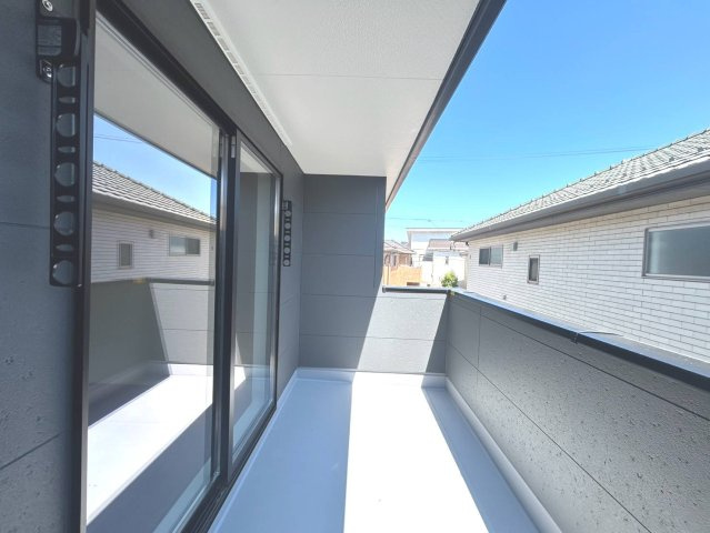 リーブルガーデン　一宮市蓮池第３　全２区画分譲のバルコニー|バルコニーは南向きで洗濯物もよく乾きます！強度と表面積硬度を持つFPRで防水しています。
