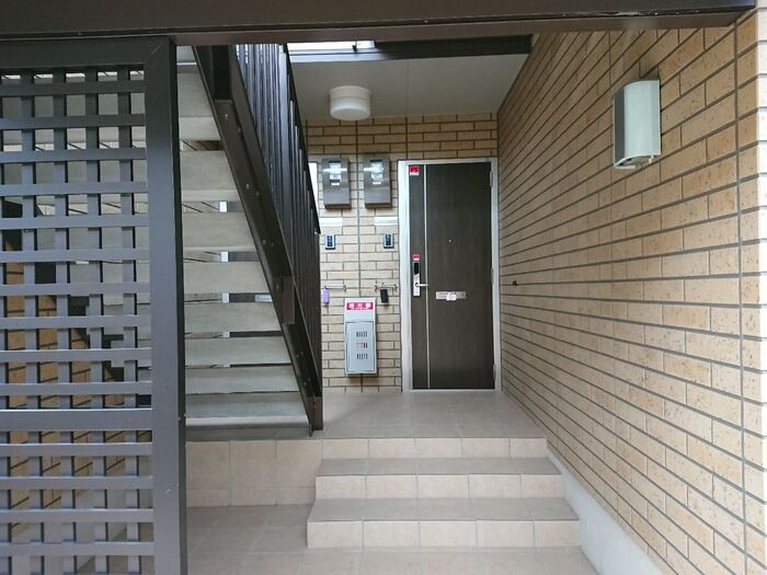 泉大津市寿町のハイツのエントランス|落ち着いたエントランスです