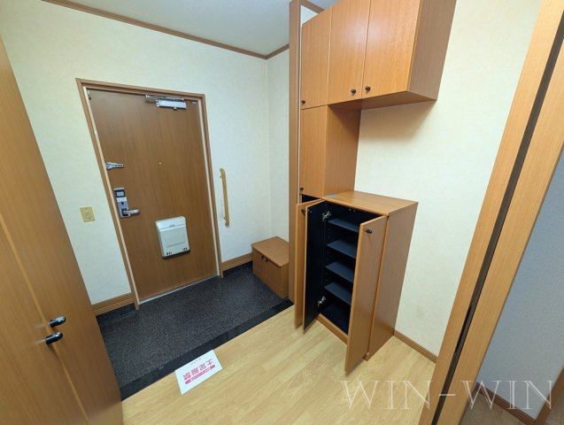 スターガーデン新栄の玄関