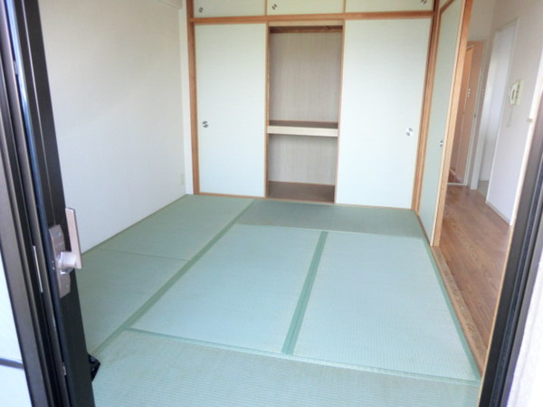 サバービア泉大津の和室|来客時にも便利な和室付き