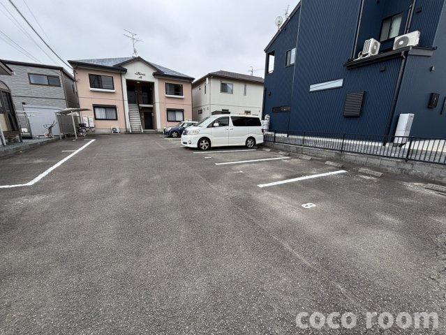 フォーレスMの駐車場