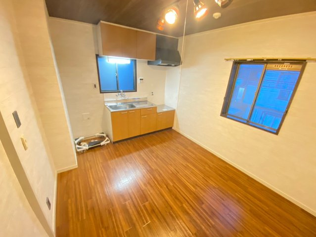 【居間・リビング】 | ※角部屋の写真となります。