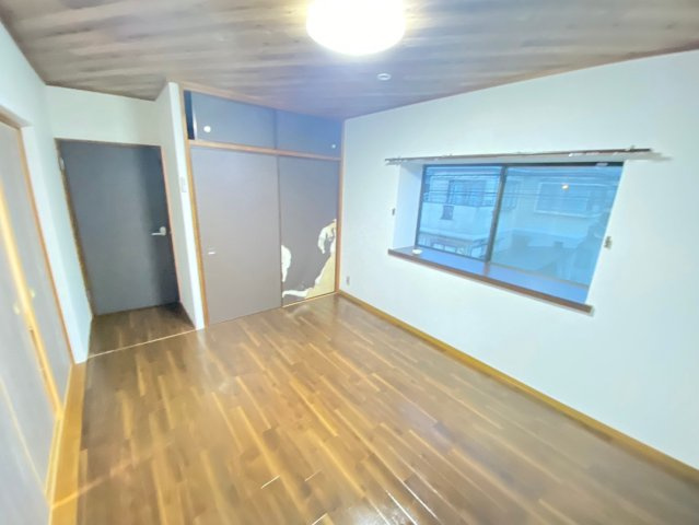 【洋室】 | ※角部屋の写真となります。