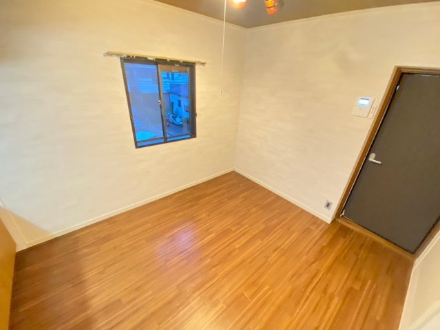 【洋室】 | ※角部屋の写真となります。