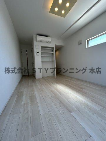 仲介手数料０円！LUORE浄心の居間・リビング