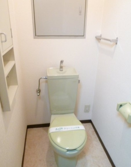 蕨市中央３丁目の賃貸マンションのトイレ