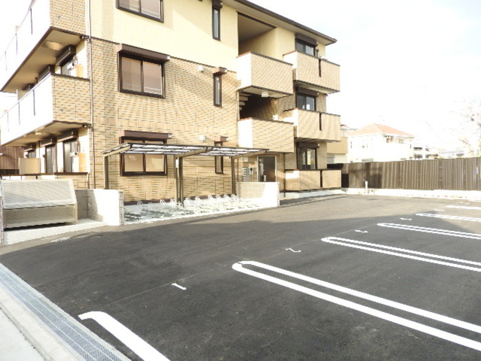 泉大津市下之町のハイツの駐車場|駐車スペースもあります
