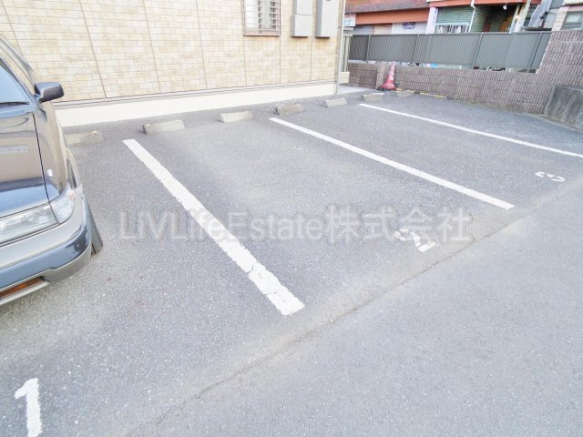 マロンヒルズの駐車場