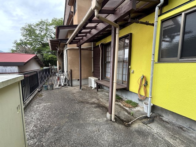 伊東港まで約400m　大型5DKの戸建ての庭