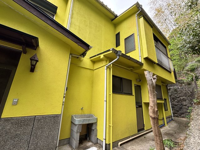 伊東港まで約400m　大型5DKの戸建ての外観