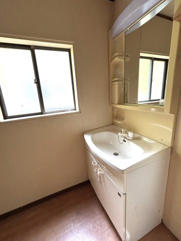 伊東港まで約400m　大型5DKの戸建ての独立洗面台