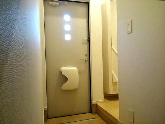 ベル・三鷹の玄関