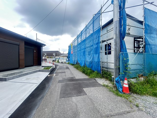 新築　前橋市駒形町1区画の前面道路含む現地写真|現地写真　北側接道幅員約2.0ｍ　西側接道幅員約2.0ｍ