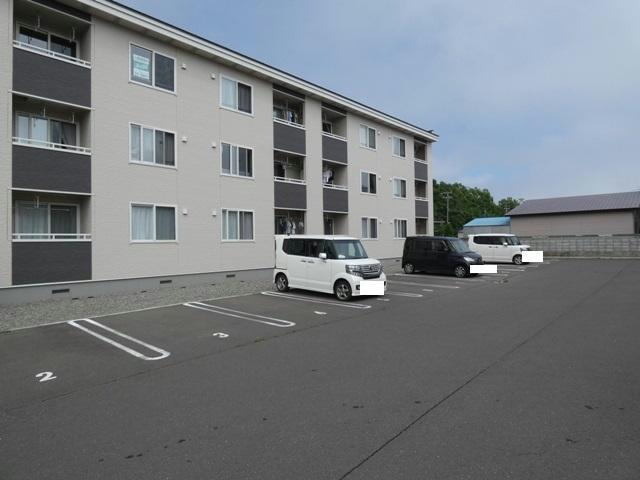 ハイツハピネスＢ館の駐車場