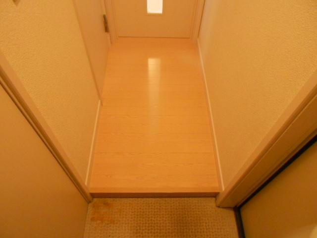 ハイツハピネスＢ館の玄関