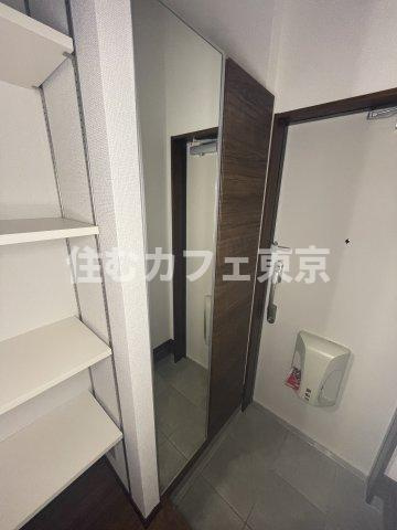 立川市栄町２丁目のアパートの収納|シューズボックスに鏡があります