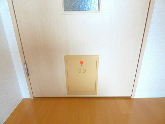 ペットくぐり戸付きドア